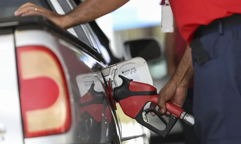 Pesquisa do Procon aponta queda no preço médio do Diesel em Maringá