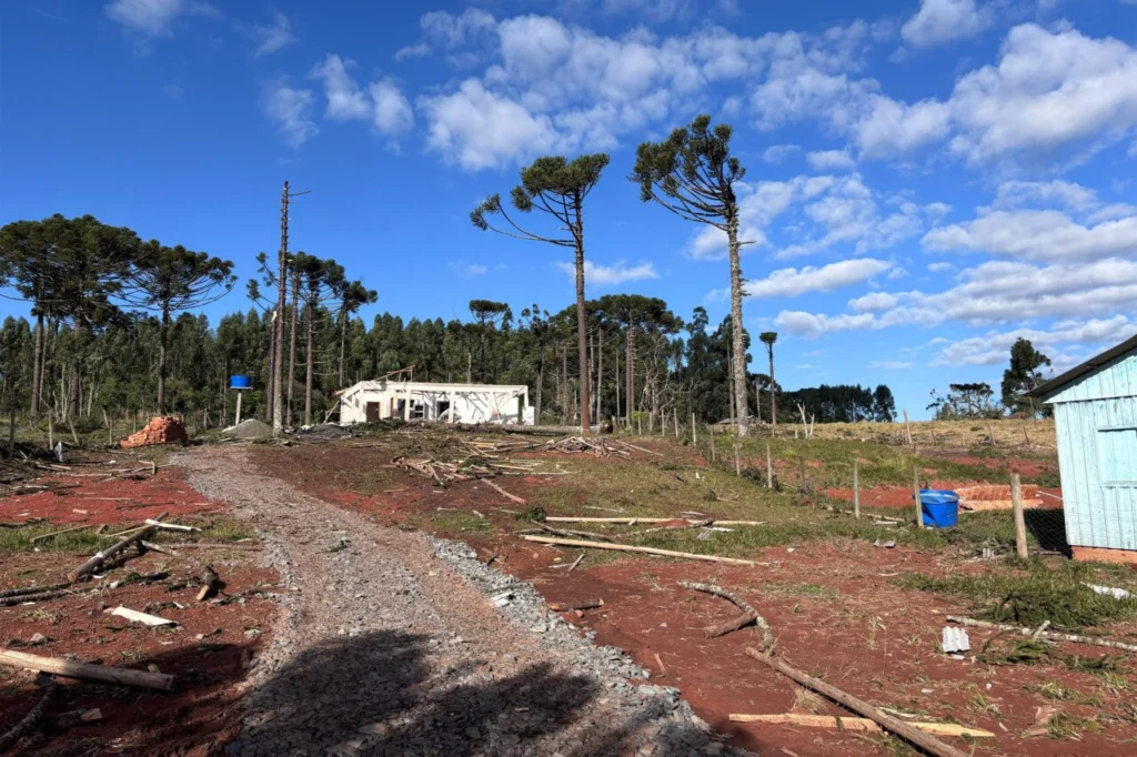 Tornado no Paraná é classificado como F2 com ventos de 200 km/h