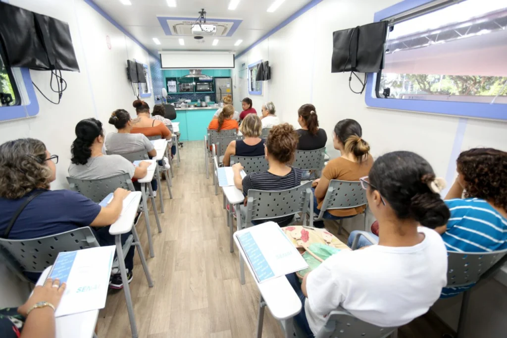 Prefeitura de Maringá abre 75 vagas em cursos gratuitos para mulheres; veja como se inscrever