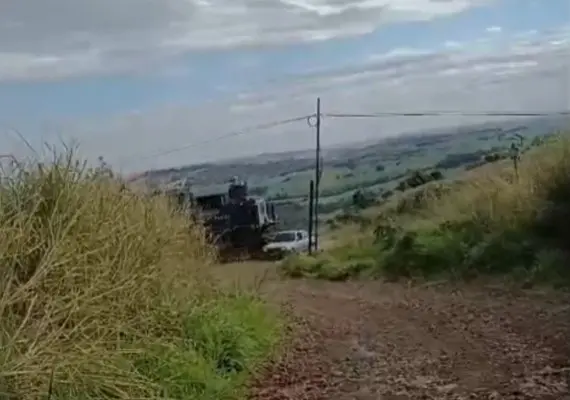 Motorista morre após carro ser atingido por trem na região