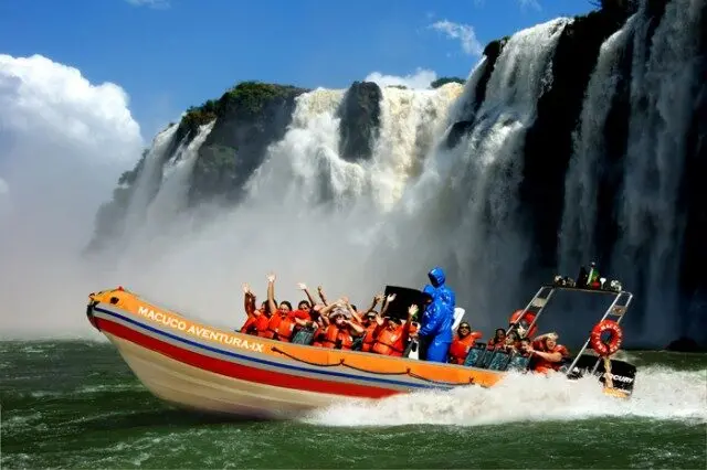 O que é o Macuco Safari, passeio onde turista holandês morreu nas Cataratas do Iguaçu