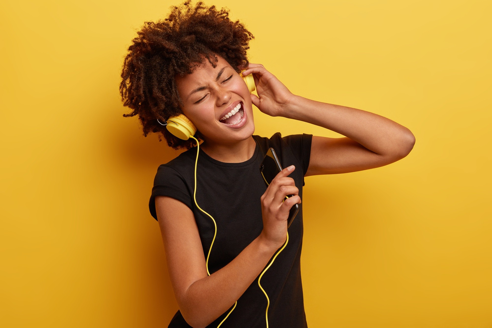 Ouça a Maringá FM em qualquer lugar